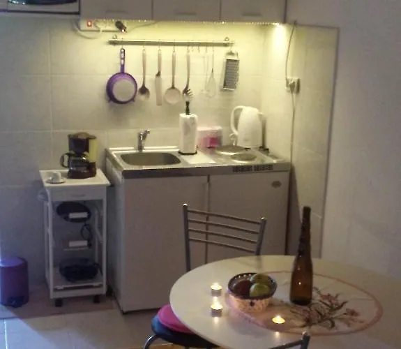 Apartman With Parking Space - 15613 Ugljan